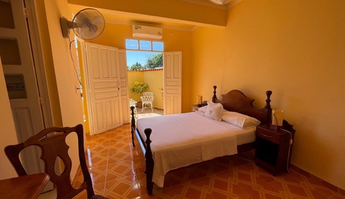 Habitación estándar, 1 cama doble, baño privado, vistas al patio