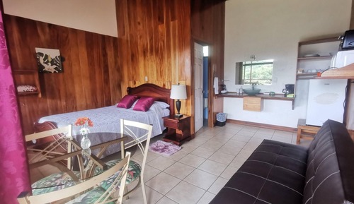 Estudio panorámico, 1 habitación, balcón, vistas al mar