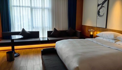 Habitación superior, 1 cama de matrimonio grande, vistas a la ciudad