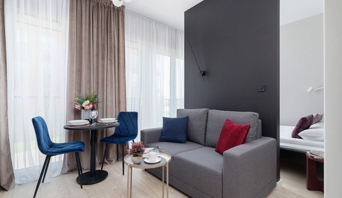 Studio, Balcony