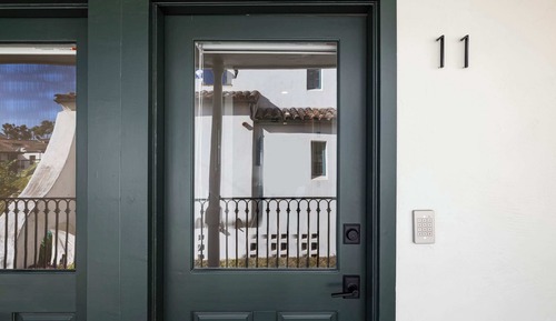 Estudio ejecutivo, 1 cama de matrimonio, cocina básica