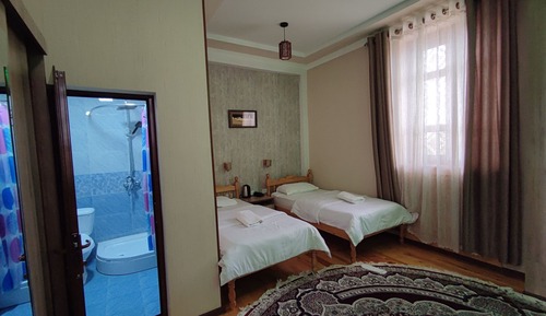 Habitación básica con 1 cama doble o 2 individuales