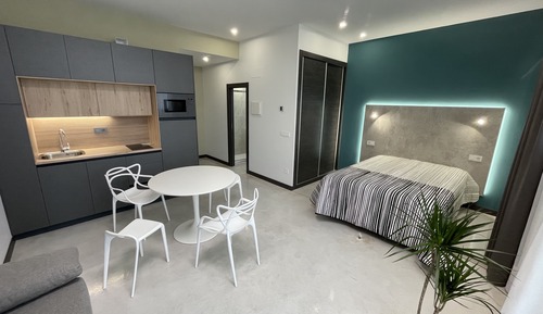 Estudio económico, vistas al jardín
