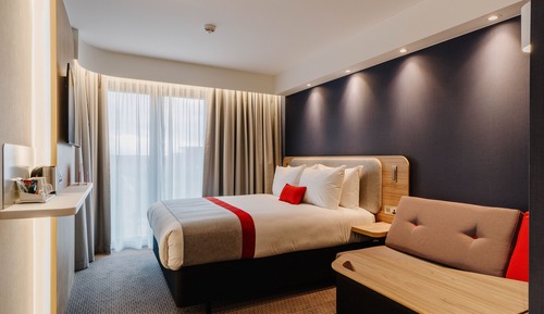 Habitación estándar, 1 cama de matrimonio con sofá cama, vistas a la ciudad (Free Hot Breakfast)