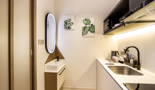 Estudio superior, 1 cama de matrimonio, sin ventanas