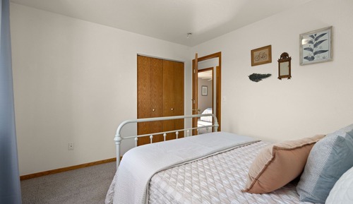 Casa, varias camas, patio, vistas al jardín (2719 Daffodil Place)