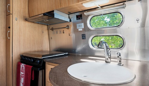 Habitación básica, 2 camas individuales, cocina básica, vistas al complejo turístico