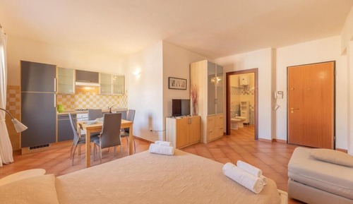 Apartamento, varias habitaciones, balcón