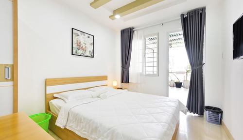 Habitación básica, 1 cama de matrimonio, vistas a la ciudad, en una planta alta