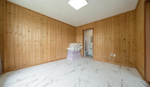 Basic Room, 2 Bedrooms (yiseul)