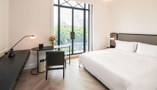 Estudio superior, 1 cama de matrimonio grande, frigorífico y microondas, vistas a la ciudad