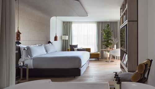 Studio ME + Suite Plaza Cataluña View