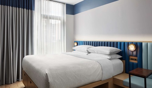 Habitación, 1 cama de matrimonio grande, vistas a la ciudad