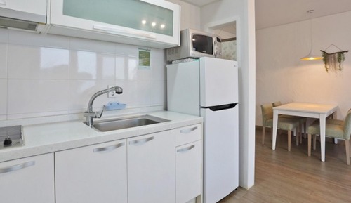 Room (Crete (1F))