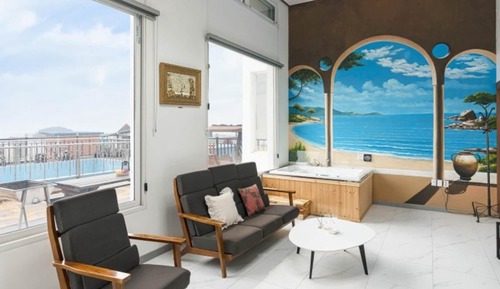 Room (A102 (Ocean View Spa Duplex Netflix F)