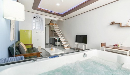 Room (A204 (Ocean View Spa Duplex Netflix F)