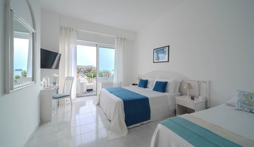 Habitación triple superior, balcón, vistas al mar