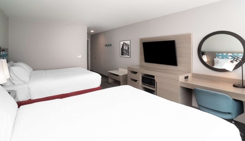 Habitación, 2 camas de matrimonio, frigorífico y microondas