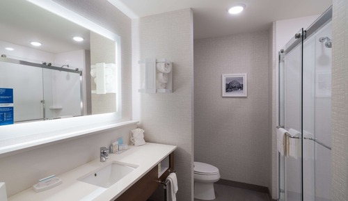 Habitación, 2 camas de matrimonio, accesible para personas con discapacidad (Hearing)