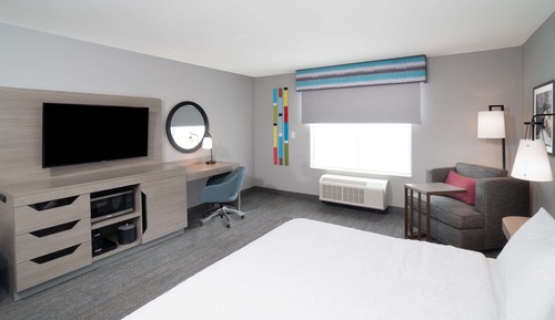 Habitación, 1 cama de matrimonio grande (Mobility & Hearing, Roll-in Shower)