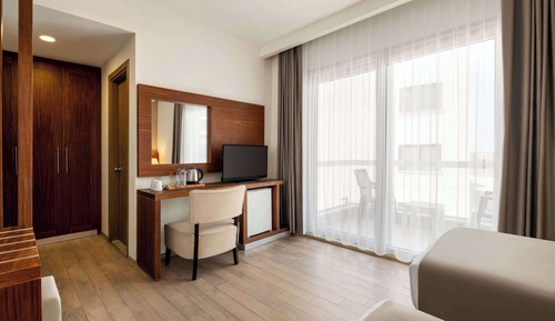 Habitación, 1 cama de matrimonio con sofá cama, accesible para personas con discapacidad, con vistas