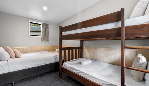 Self Contained Unit - 2 Room