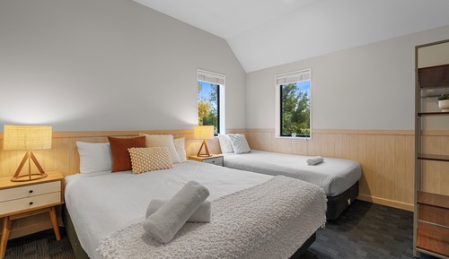 Motel Room - 1 Bedroom (3)