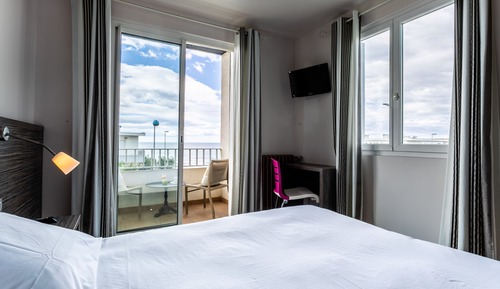 Habitación doble, vistas parciales al mar