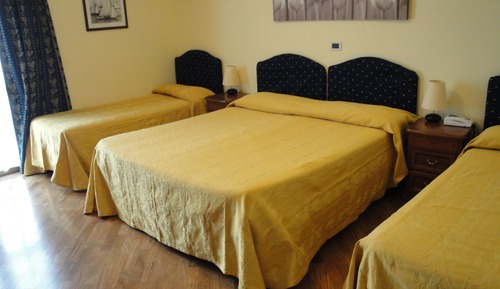 Habitación cuádruple estándar, balcón