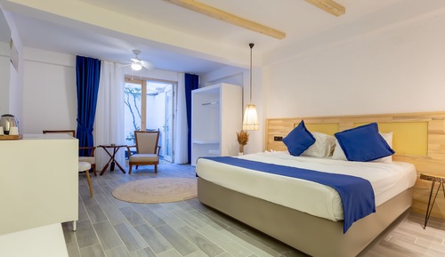 Habitación Confort, bañera de hidromasaje, vistas al jardín