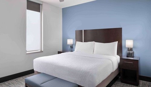 Estudio, 1 cama de matrimonio grande, cocina, vistas a la ciudad