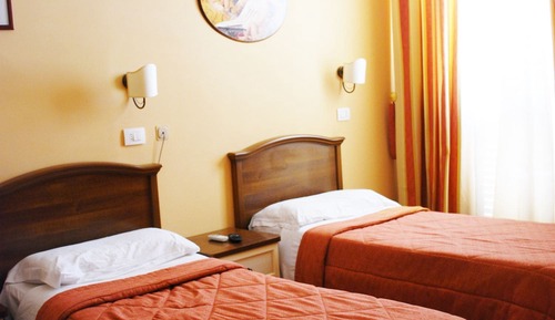 Habitación superior con 1 cama doble o 2 individuales