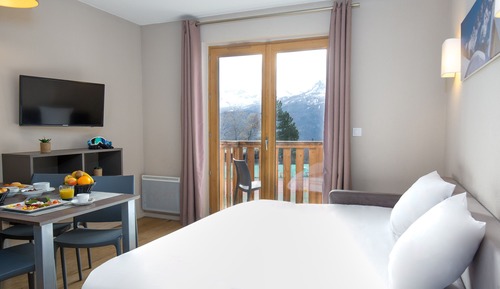 Estudio (2 Adults)