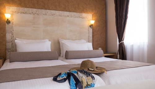 Double Room (Promo)