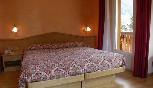 Habitación estándar con 1 cama doble o 2 individuales