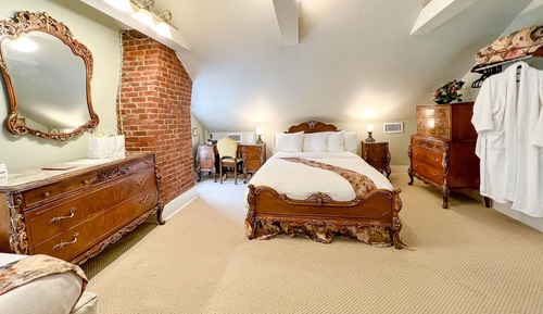 Superior Double Room, Private Bathroom, Mountain View (Harbor Hill)