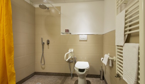 Habitación triple económica, accesible para personas con discapacidad