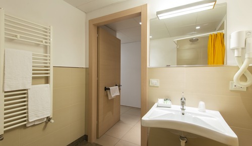 Habitación económica doble, 1 cama de matrimonio, accesible para personas con discapacidad