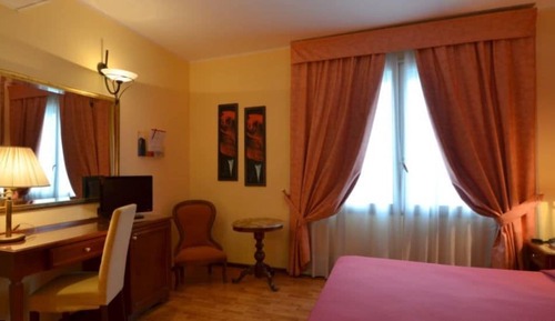 Habitación básica con 1 cama doble o 2 individuales