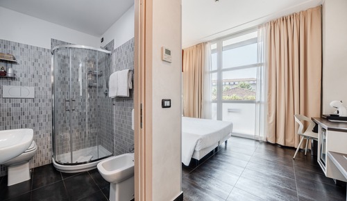 Habitación Deluxe doble, 1 cama de matrimonio grande, baño privado, vistas a la ciudad