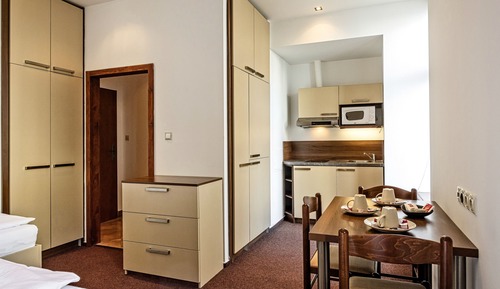 Habitación triple, vistas a la ciudad