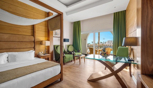 Suite, 1 cama de matrimonio grande, vistas a la piscina (Royal Savoy Junior King Bed Suite (Ad)