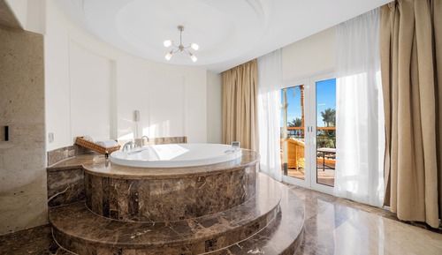 Habitación superior, varias camas, vistas al mar (Nariman Villa)