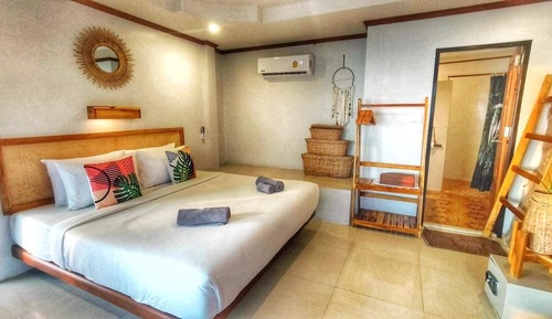 Sea Front Suite Family A10