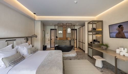 PREMIER Gardenfront Suite with Supreme Pool