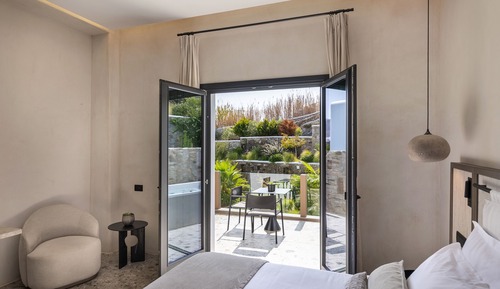 EPIC Junior Suite with Jacuzzi and Garden View