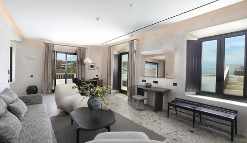 APEIRON Suite with Private Pool and Sea View