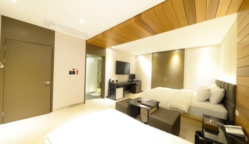 Room (Premier Twin (can watch Netflix))