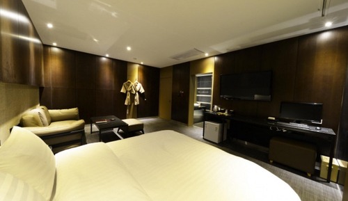 Room (Premier Double (can watch Netflix))