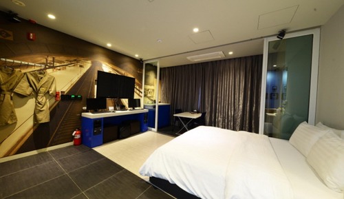 Room (VIP (Netflix Available))